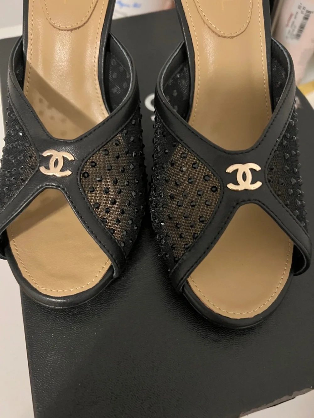 CHANEL size 37